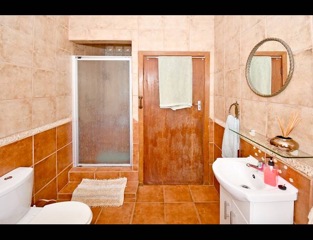 5 BEDROOM HOUSE FOR SALE IN CROSBY